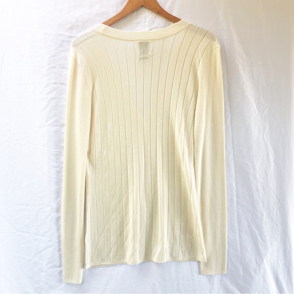 ST. JOHN | LARGE RIB KNIT V-NECK CARDIGAN SIGNATURE KNIT COLLECTION IN ECRU - Picture 6 of 6